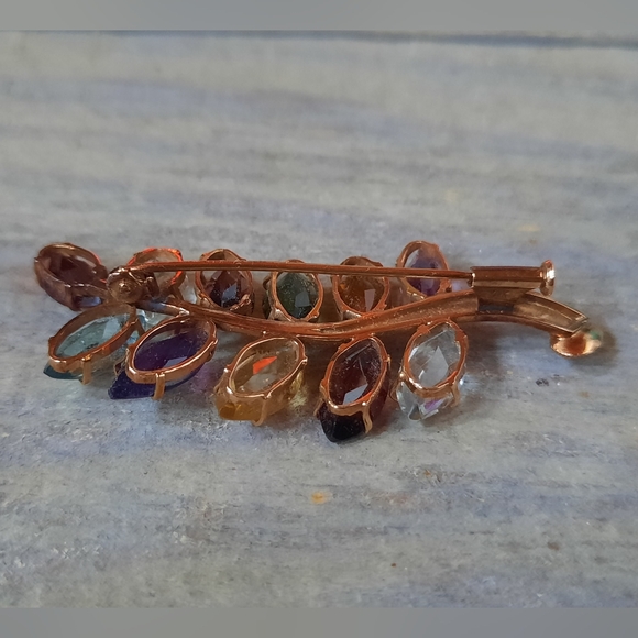 Vintage 18K Yellow Gold Custom Leaf Design Multi Coloured Gemstones Brooch - Picture 8 of 16